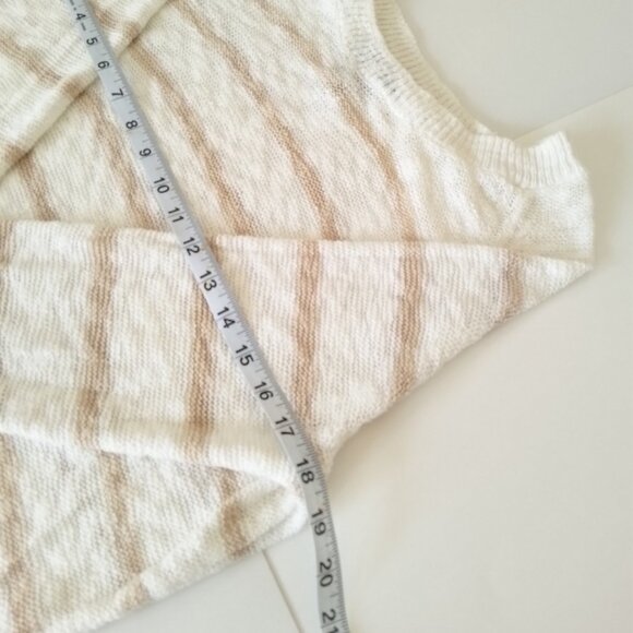 GAP Striped Lightweight Sweater | Size XL | Casual and Comfortable Style - Picture 5 of 11